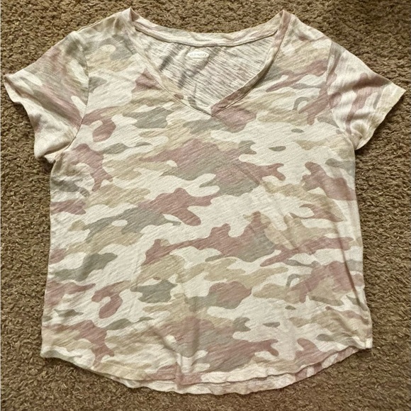 Old Navy brand Woman’s med.Washed out color camo design Great condition No flaws - Picture 3 of 9